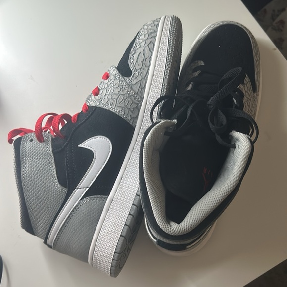 Nike Air Jordan 1 Mid SE 'Elephant Toe'  Kids - Picture 3 of 5